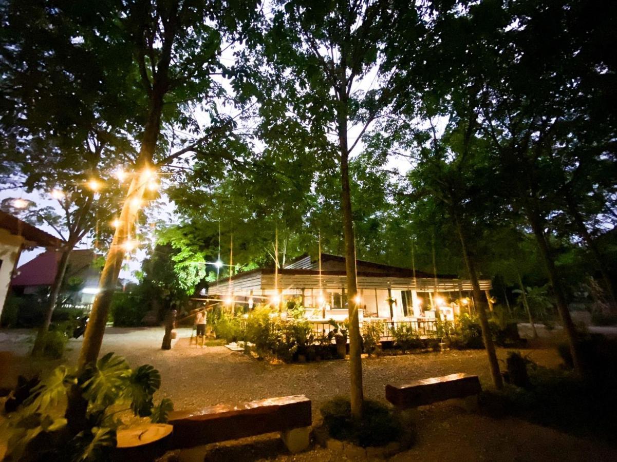 Sameikei Homestay Phrae Exteriör bild