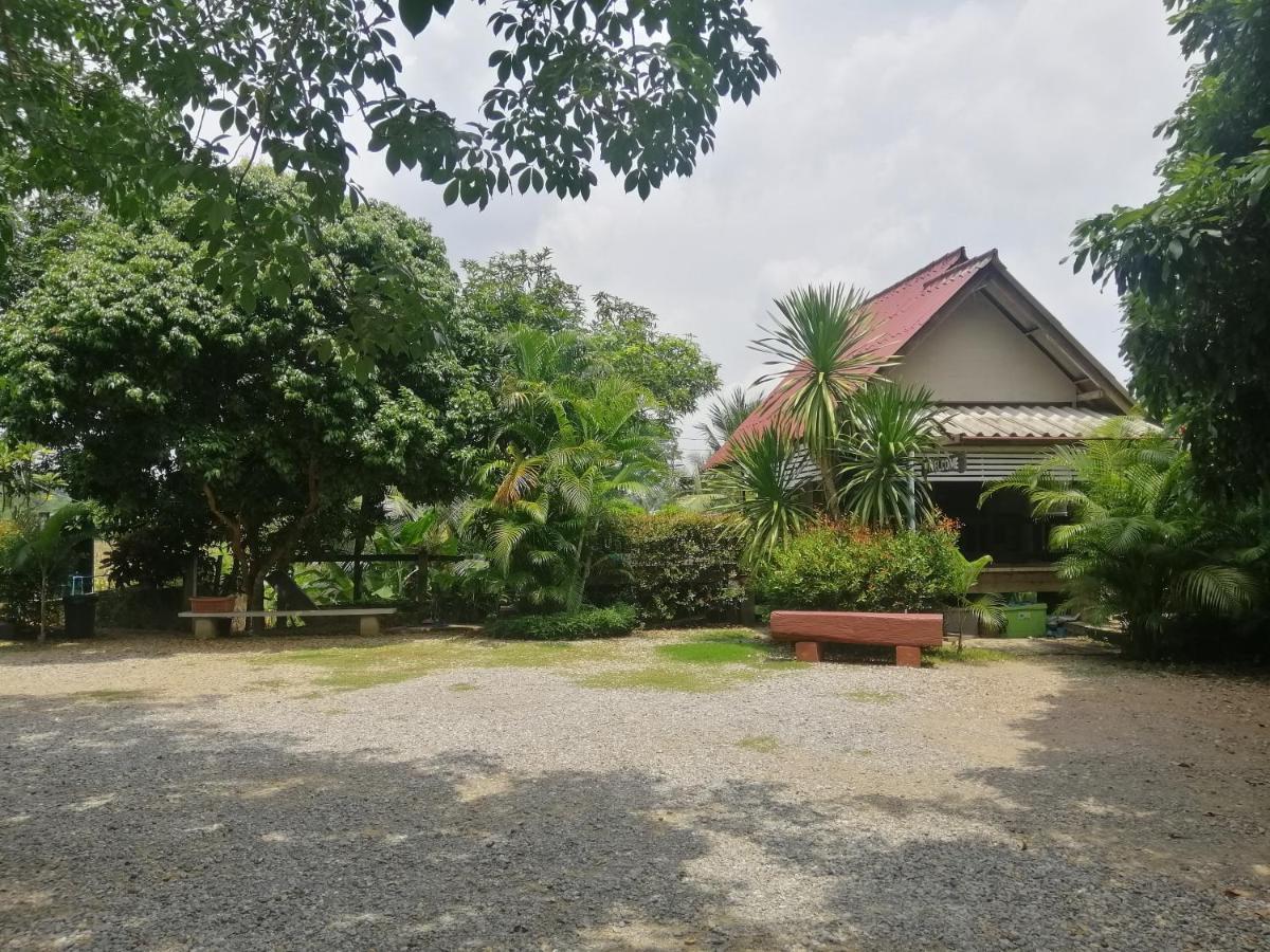 Sameikei Homestay Phrae Exteriör bild