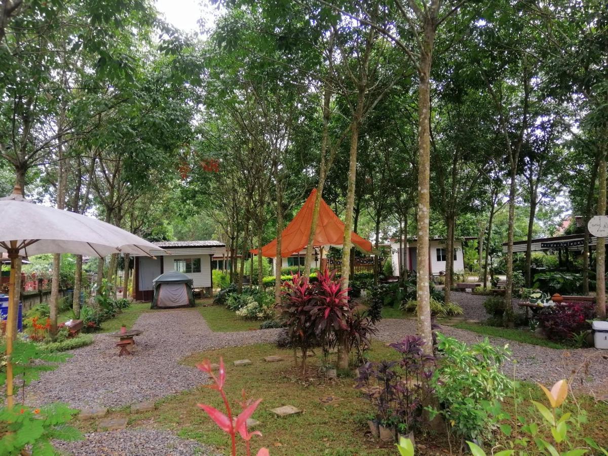 Sameikei Homestay Phrae Exteriör bild
